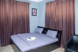 Elegent Queens Room
